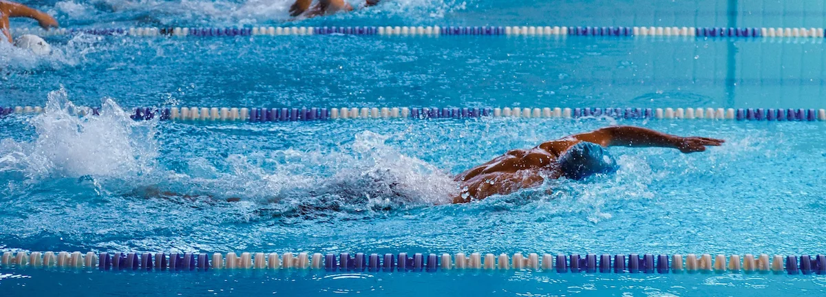 Distance swimming relies heavily on the aerobic energy system